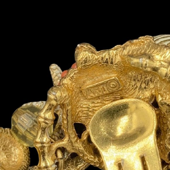 Vintage ART Dangling Seashell Charm Earrings - Picture 5 of 5